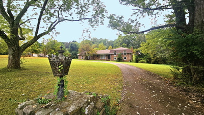 Exterior view of 174 Circle Dr in Cottontown, TN