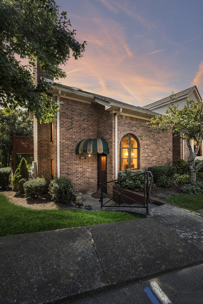 267 Glenstone Cir