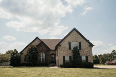 Exterior view of 204 Allen Dr in Greenbrier, TN