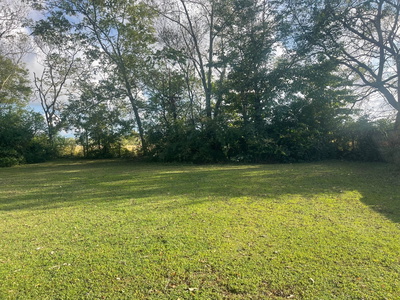 Exterior view of 418 21st Ave, W in Springfield, TN