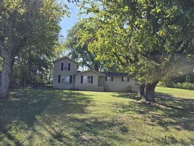 Exterior view of 2606 Cave Springs Rd in Springfield, TN