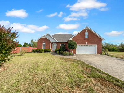 783 Parade Ct