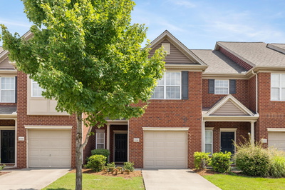 8104 Valley Oak Dr
