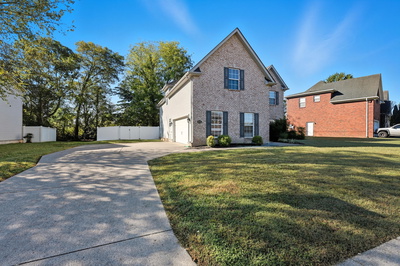 5443 Cloister Dr