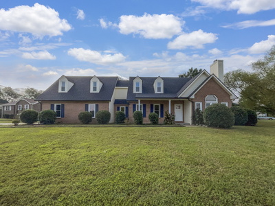 2592 Emerald Ct