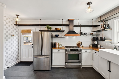 951 Graybar Ln