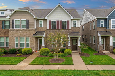 1011 Henley Ln