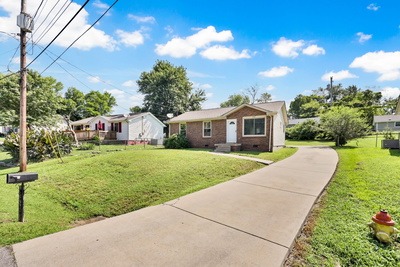 909 Lucas Ln