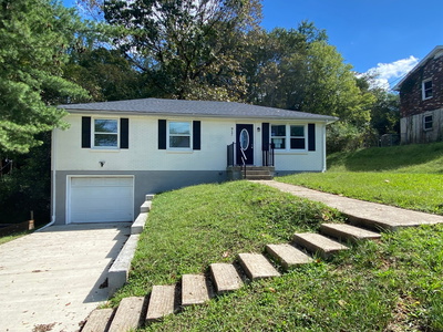 917 E Happy Hollow Dr