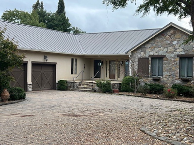 102 Bluegrass Cir