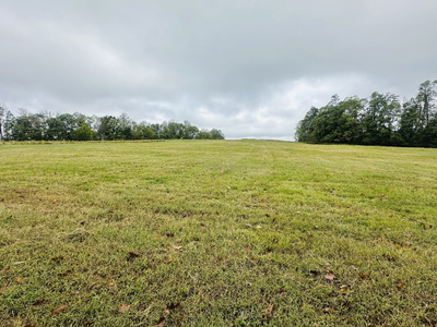 Exterior view of 10 Annie Hollow Rd in Westmoreland, TN