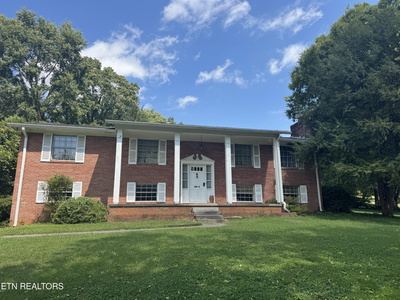 600 W Meadecrest Drive