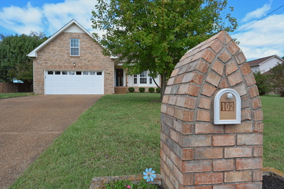 102 Candlewick Pl