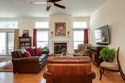 1608 Aaronwood Dr