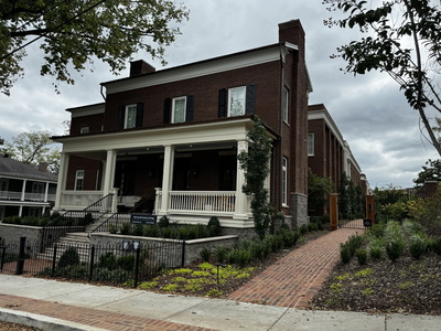 725 W Main St