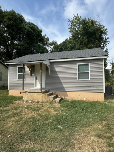 1104 Riverside Dr
