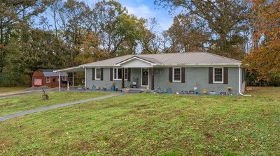 Exterior view of 1052 Old Salem Lexie Rd in Belvidere, TN