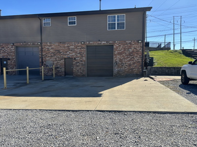 Exterior view of 319B Dover Rd in Clarksville, TN