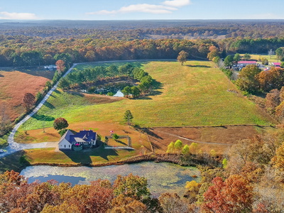 Exterior view of 129 Leland Rd in Summertown, TN