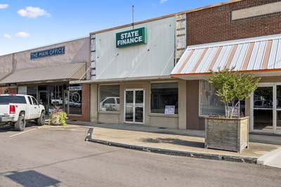 37 E Main St