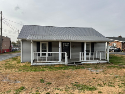 1301 N Main St