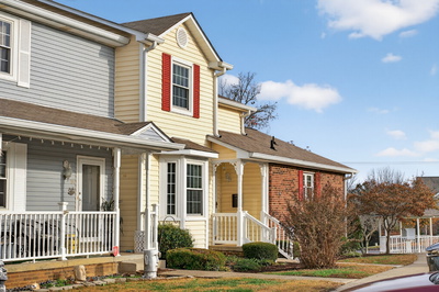 33 Rolling Meadows Dr