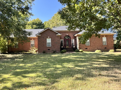 Exterior view of 310 Orchard Park Dr in White House, TN