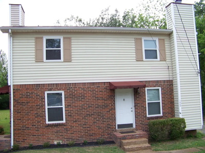 1042 Regents Park Cir