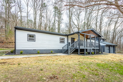 Exterior view of 430 Montclair Dr in Rossville, GA