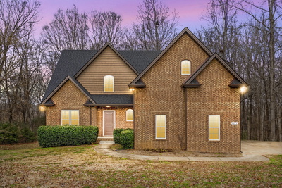 Exterior view of 2275 Highway 149 in Palmyra, TN