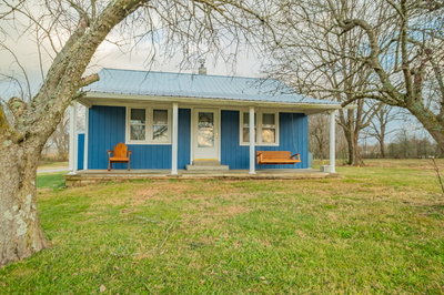 Exterior view of 3324 Fredonia Rd in Manchester, TN