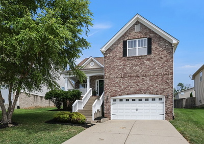 Exterior view of 105 Sleepy Hollow Ct in Hendersonville, TN