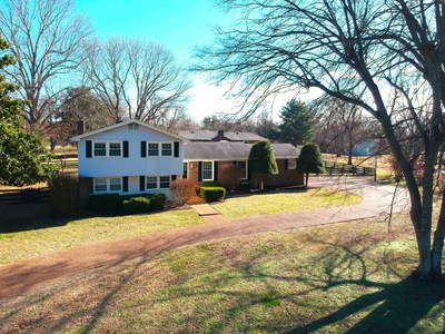 Exterior view of 5016 Twin Lakes Dr in Old Hickory, TN