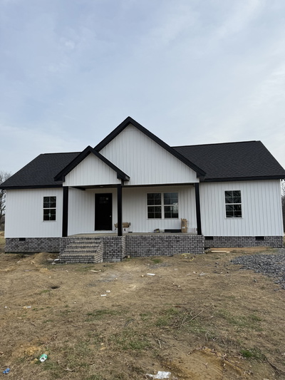 Exterior view of 370 Hawkins Rd in Westmoreland, TN