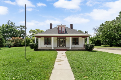 300 Maple St