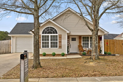 Exterior view of 1433 Heather Way in Dalton, GA