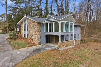 8129 Ainsworth Drive