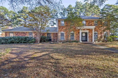 8264 WHISPERING PINES CIR