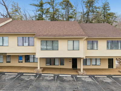 165 Belle Forest Cir