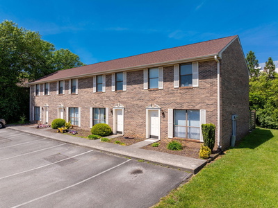 900 Stratford Circle, NW