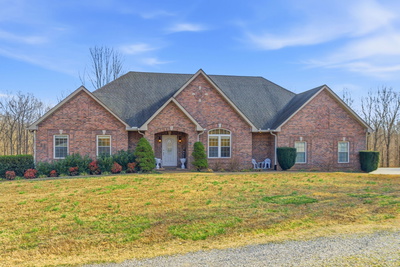 Exterior view of 7333 Moore Rd in Greenbrier, TN