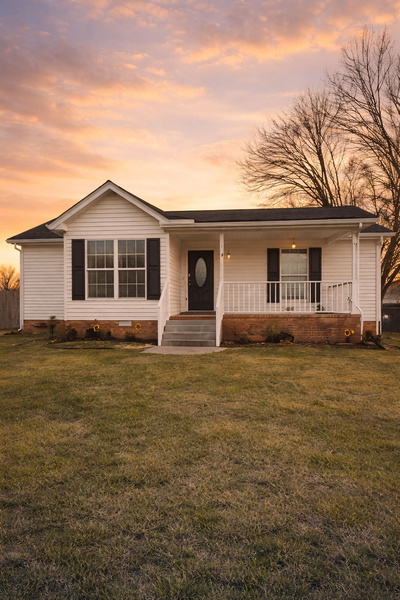 Exterior view of 2511 Queen Anne Ct in Springfield, TN