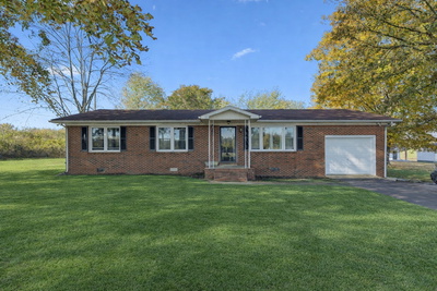 Exterior view of 3325 Farrar Hill Rd in Manchester, TN