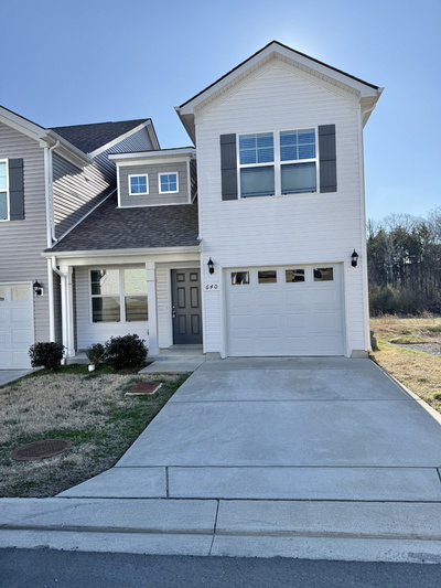 640 Hamilton Crossings