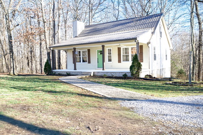 Exterior view of 1007 Wood Ln in Greenbrier, TN