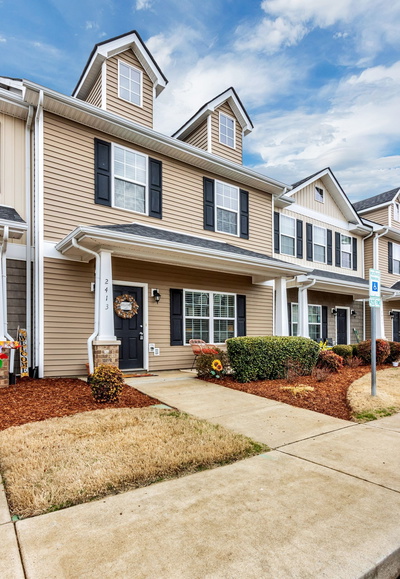 2413 New Holland Cir