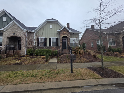 419 Carriage House Ln