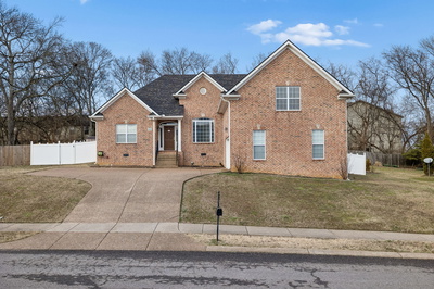 Exterior view of 111 Buckhaven Drive in Hendersonville, TN