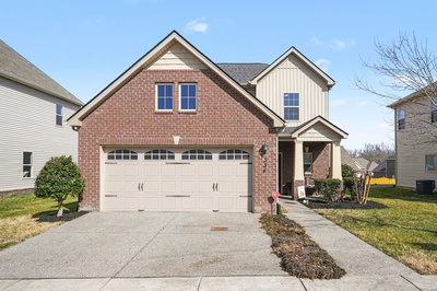 Exterior view of 334 Lola Ln in Cottontown, TN