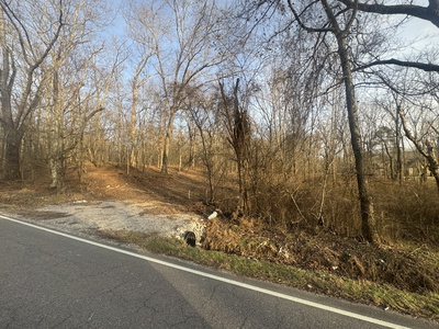 Exterior view of 340 North Old Military Rd in Summertown, TN
